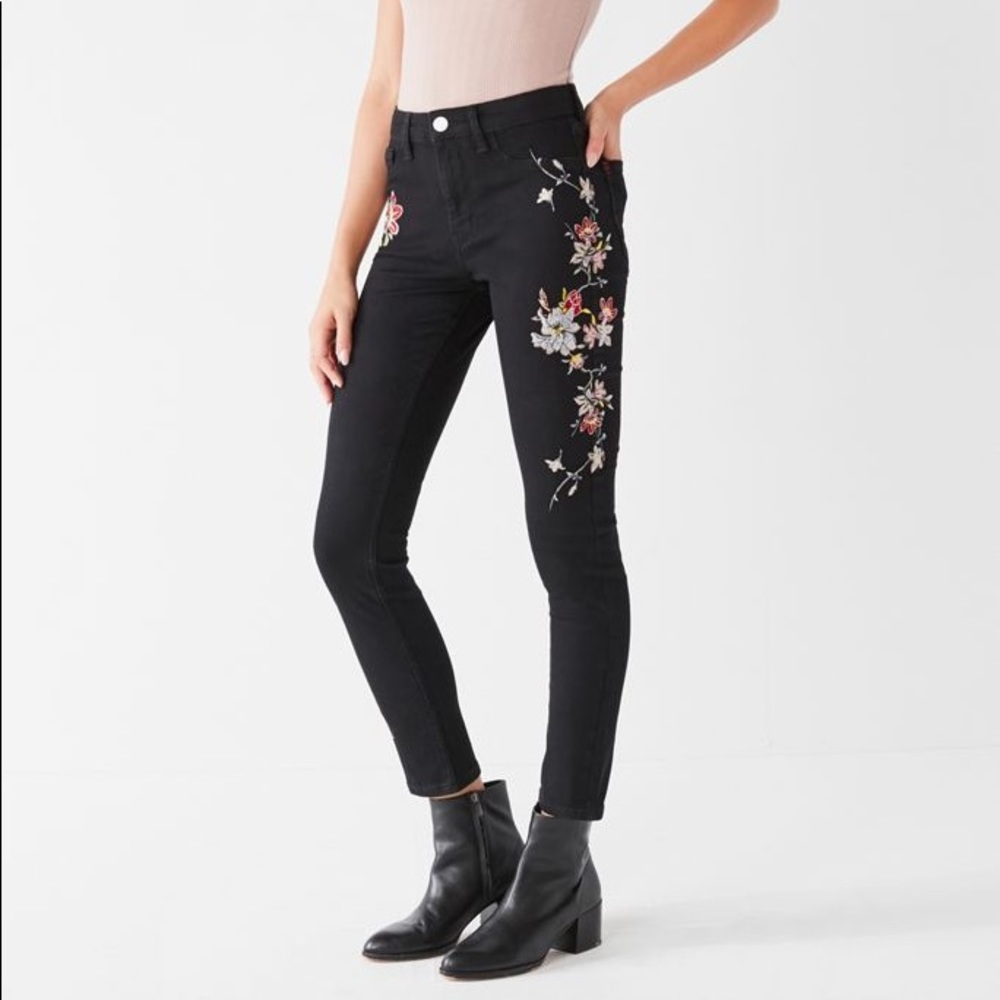 ✨SALE✨ UO BDG High Rise Embroidered Jeans